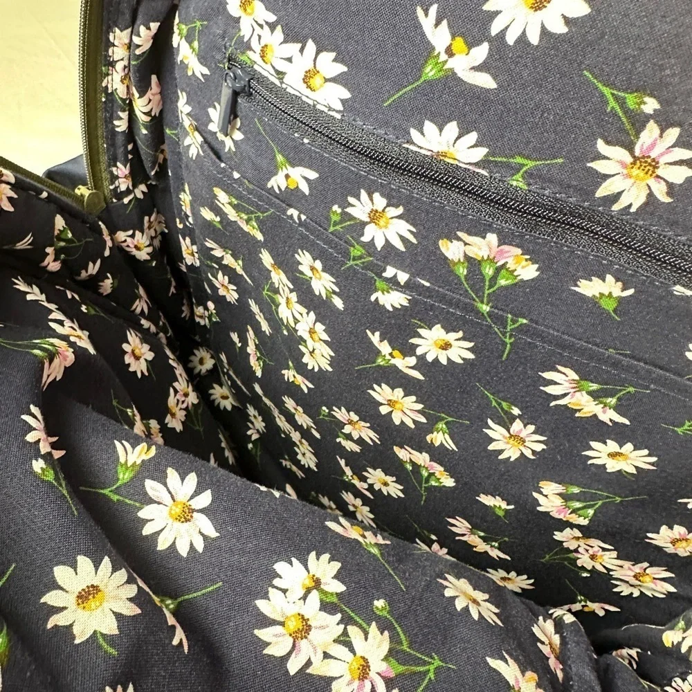 Vera Bradley Navy Daisy Color Block Utility Backpack with flower lining (NEW)